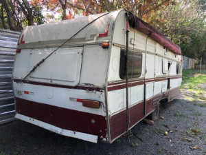 Trailers Karmanguia
