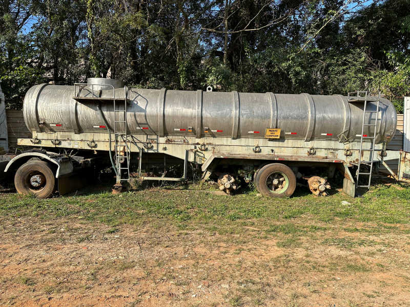 Carreta Tanque de INOX 20.000 Litros ANO 1983 3 eixos 9mts e documentos em ordem