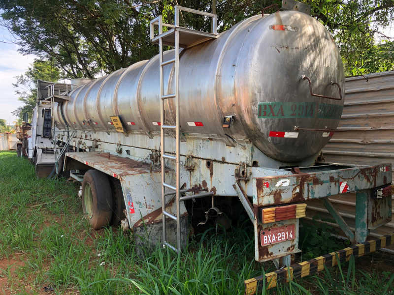 Carreta Tanque de INOX 20.000 Litros ANO 1983 3 eixos 9mts e documentos em ordem