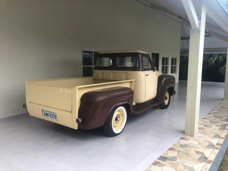 Caminhonete Chevrolet.