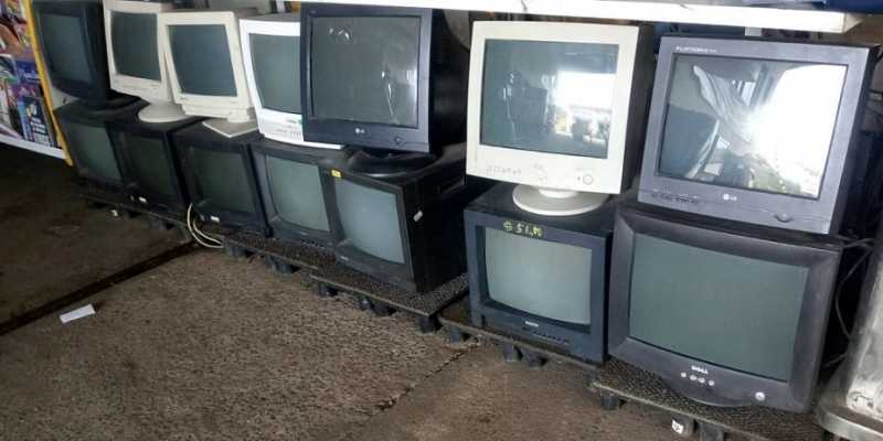 Monitor de 14�, no estado ou TV tamb�m de 14�, no estado.