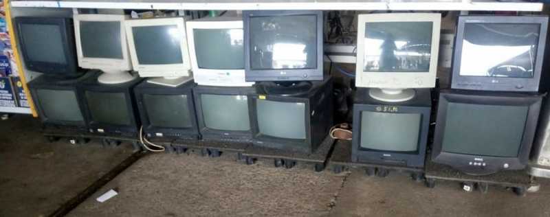 Monitor de 14�, no estado ou TV tamb�m de 14�, no estado.