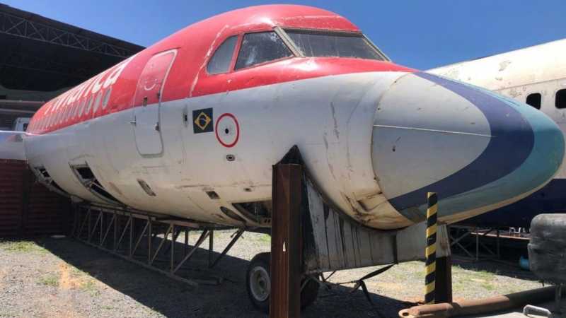 Metade da Fuselagem do Fokker 100 da Avianca
