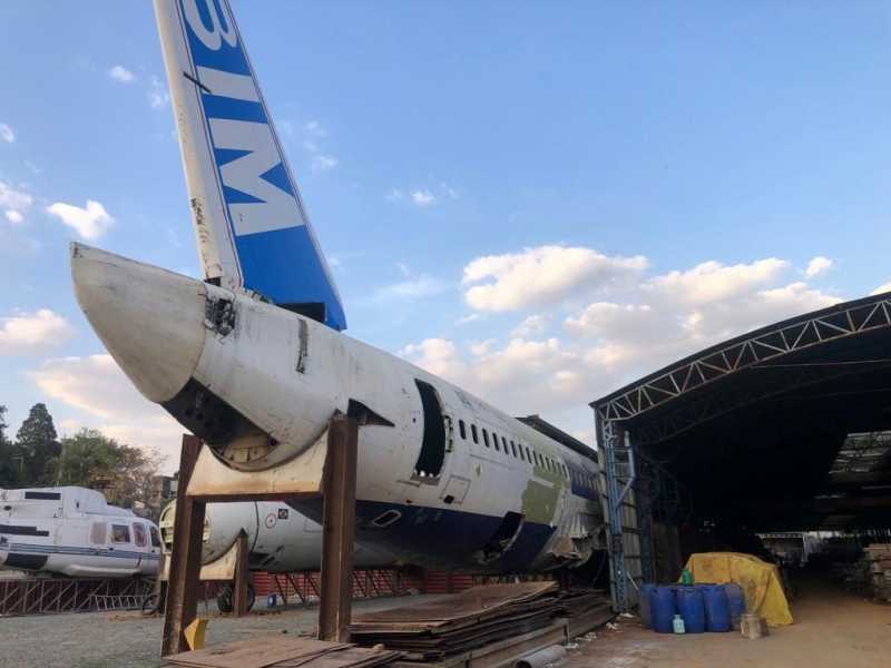 Fuselagem Traseira do Avi�o Jumbo 737-300, com asas, deriva e profundor, PP-VNZ
