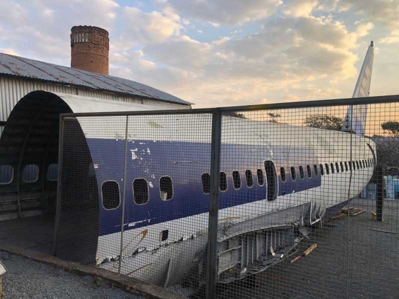 Fuselagem Traseira do Avi�o Jumbo 737-300, com asas, deriva e profundor, PP-VNZ