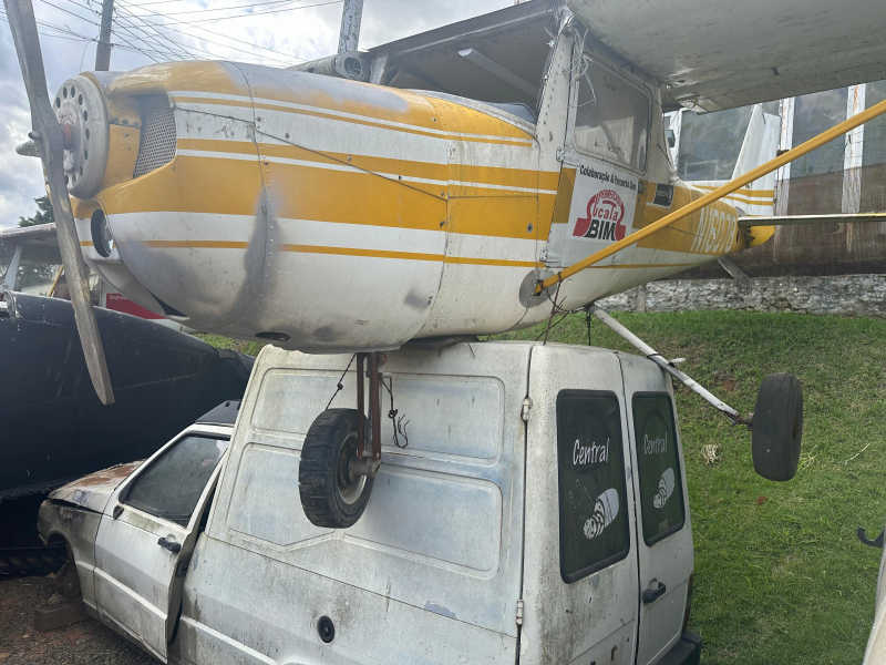 Fuselagem Avi�o Cessna 150 Amarelo