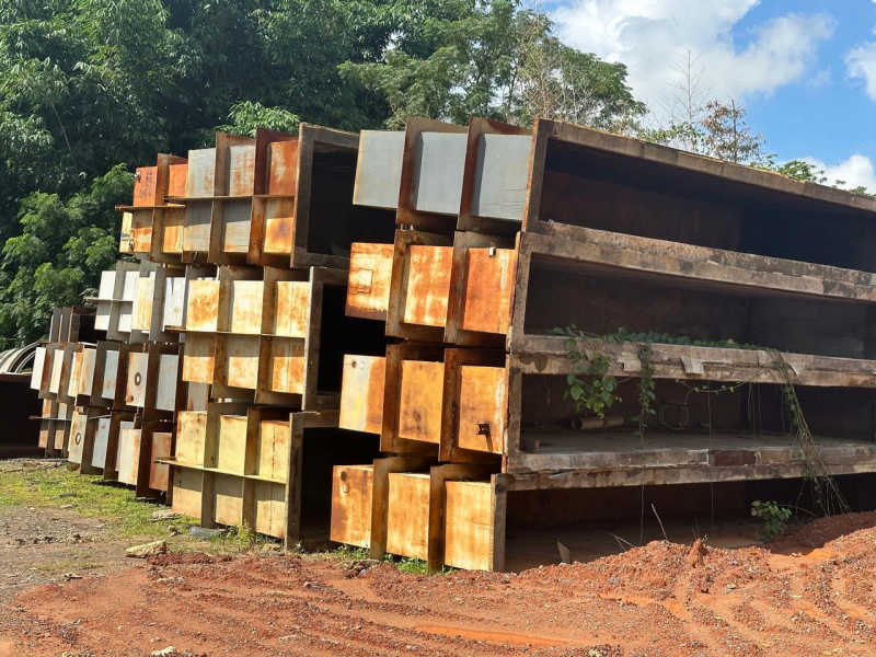 Caixas de ferro com isola��o de fibra, medindo 7,00 X 2,50 X 1,20 mts, pesa mais de 4.000 kilos cada, por R$3,50 o kg, sai por R$14.000,00 cada