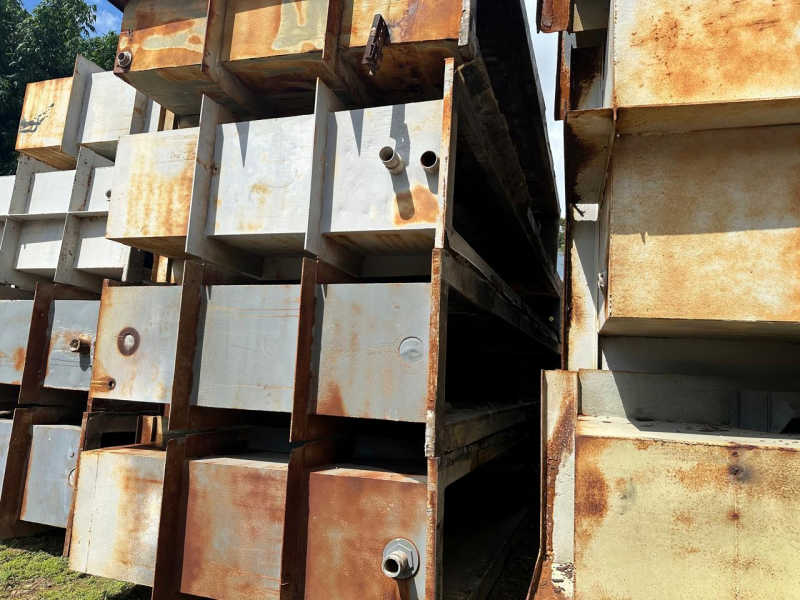 Caixas de ferro com isola��o de fibra, medindo 7,00 X 2,50 X 1,20 mts, pesa mais de 4.000 kilos cada, por R$3,50 o kg, sai por R$14.000,00 cada