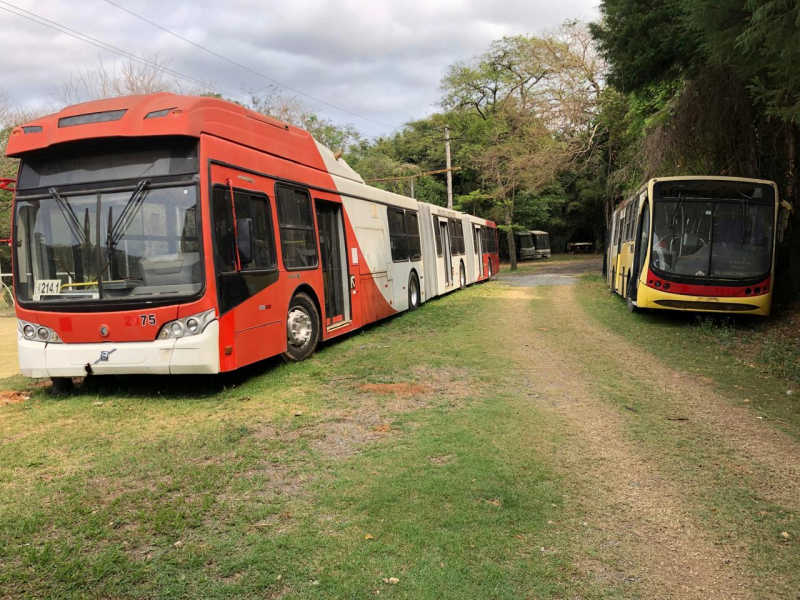 �nibus Volvo Bisanfonado 2005 com baixa no detran