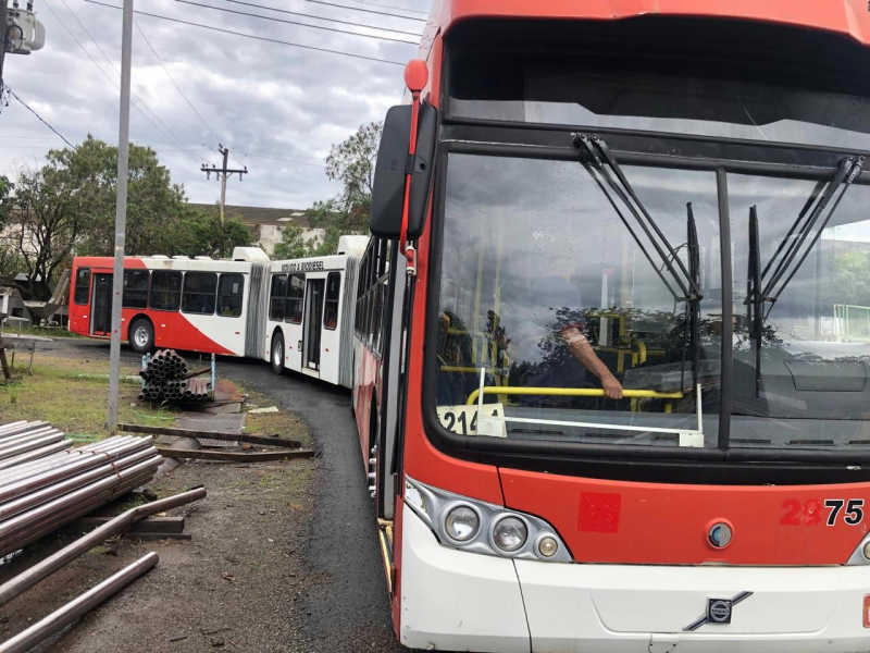 �nibus Volvo Bisanfonado 2005 com baixa no detran