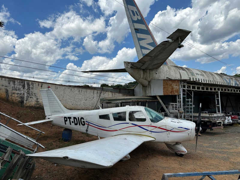 Cherokee 140 PT-DIG com Tape�aria nova (faltando apenas motor)