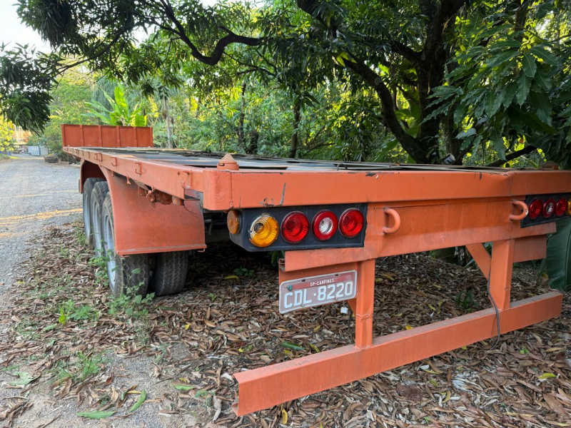 Carreta 3 eixos, porta Container, ano 1994, com pneus bons