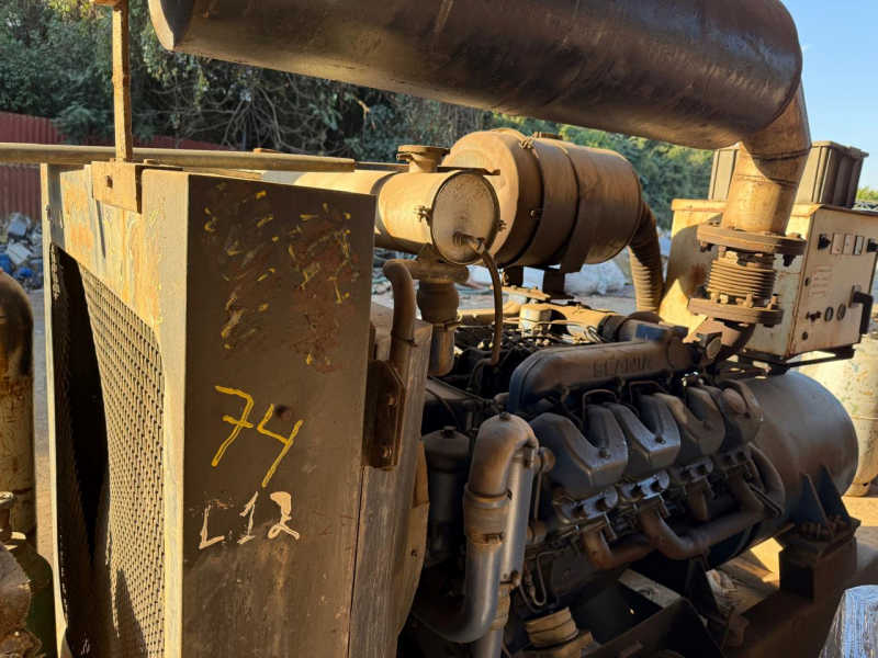 Grupo Gerador Negrini HOOS 245 KVA Gerador, radiador, estrutura e painel, bons, c/ motor Scania fundido