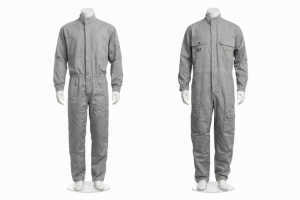Macac�o de seguran�a em algod�o, leve e ergon�mico, com bot�es antichamas, velcro, gola com p�, bolsos e faixas refletivas para prote��o e visibilidade.