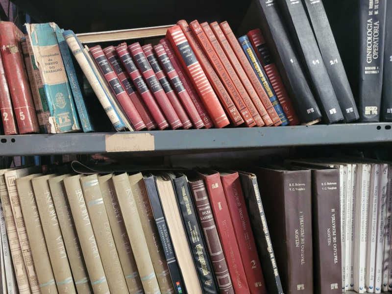 livros antigos, em perfeito estado